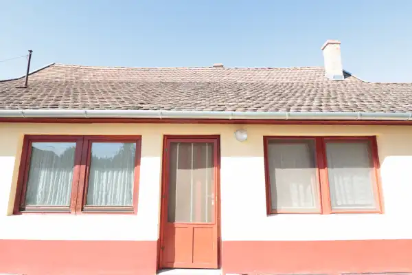 Eladó családi ház, Orosháza 2 szoba 54 m² 9 M Ft