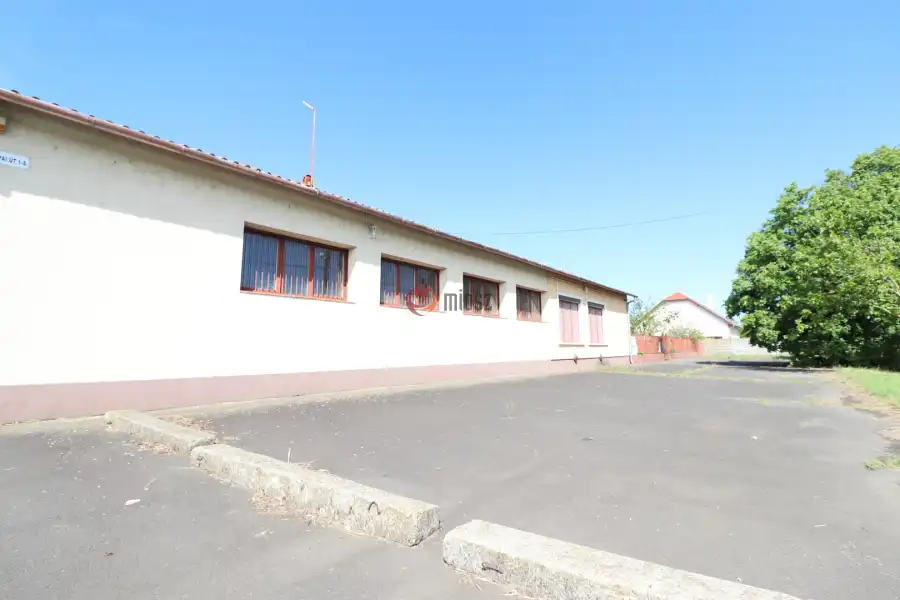 eladó ipari ingatlan, Orosháza