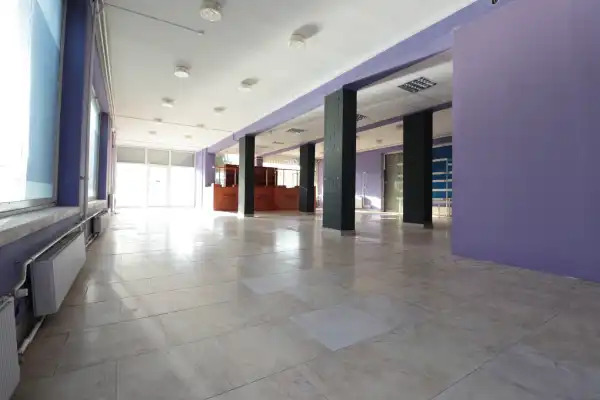 Eladó üzlethelyiség utcai bejáratos, Orosháza 2 szoba 200 m² 80 M Ft